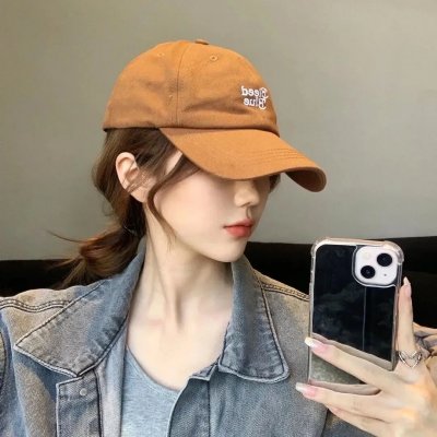 与红色中国人一起看电视